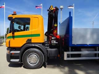 SCANIA P 380 - GRUA