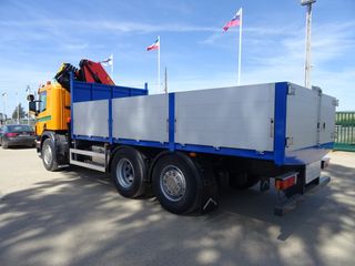 SCANIA P 380 - GRUA