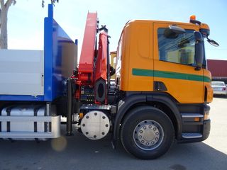 SCANIA P 380 - GRUA