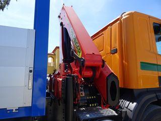SCANIA P 380 - GRUA