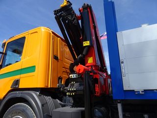 SCANIA P 380 - GRUA