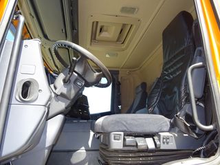 SCANIA P 380 - GRUA