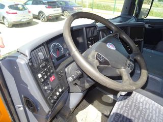 SCANIA P 380 - GRUA