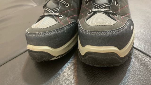 Botas de montaña grises y rosas/ Decatlón