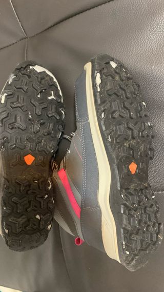 Botas de montaña grises y rosas/ Decatlón