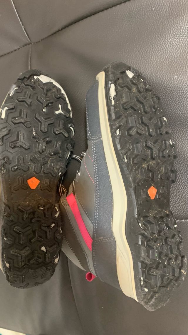 Botas de montaña grises y rosas/ Decatlón