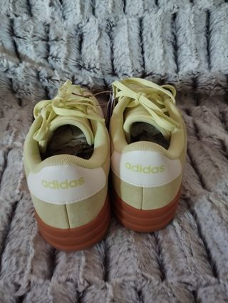 Zapatillas Adidas Court VL verde-amarillento