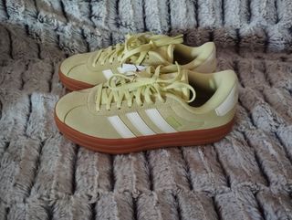 Zapatillas Adidas Court VL verde-amarillento