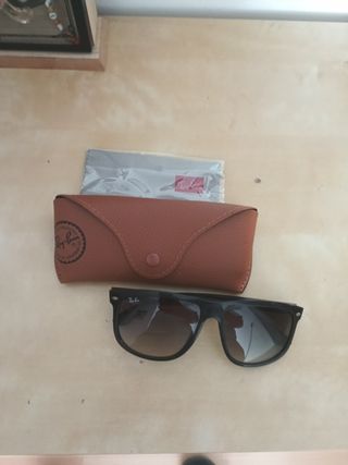 Gafas de sol Ray-Ban negras y marrones