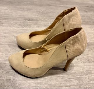 Zapatos de tacón beige 