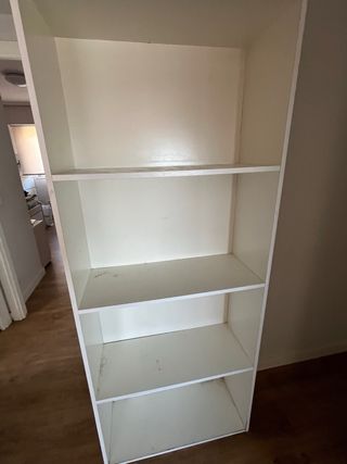 Estantería blanca de madera
