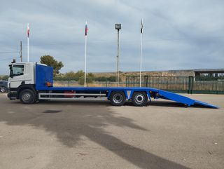 SCANIA P 380-PORTAMAQUINAS