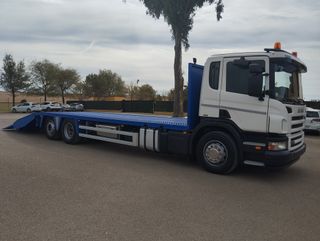 SCANIA P 380-PORTAMAQUINAS