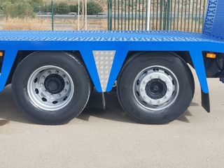 SCANIA P 380-PORTAMAQUINAS