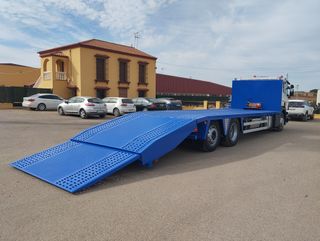 SCANIA P 380-PORTAMAQUINAS
