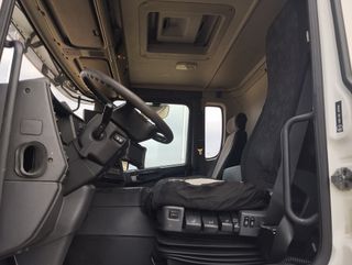 SCANIA P 380-PORTAMAQUINAS