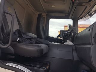 SCANIA P 380-PORTAMAQUINAS