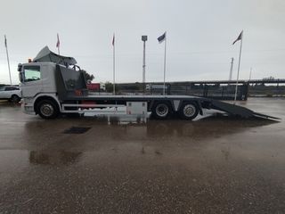 SCANIA P 400-PORTAMAQUINA