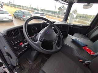 SCANIA P 400-PORTAMAQUINA