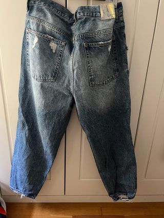 Pantalón vaquero Zara hombre recto desgastado