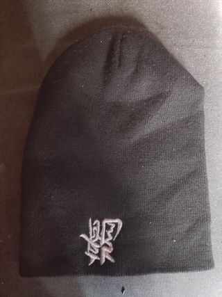 Gorro de invierno negro con bordado