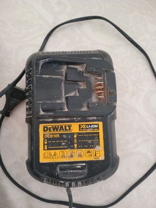 Radial Dewalt DCG405 con Batería 18V 5.0Ah