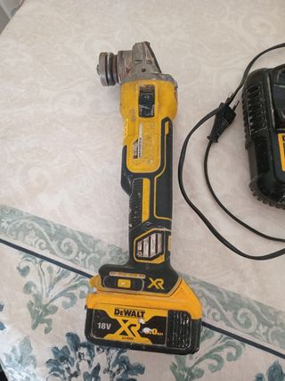 Radial Dewalt DCG405 con Batería 18V 5.0Ah