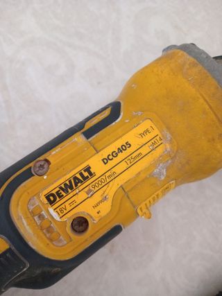 Radial Dewalt DCG405 con Batería 18V 5.0Ah