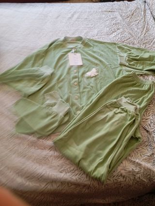 Pijama fino terciopelo verde
