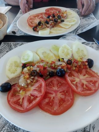 Busco trabajo,cocina ,cuidado mayores,niños.