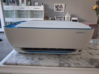 Impresora HP Blanca y Azul