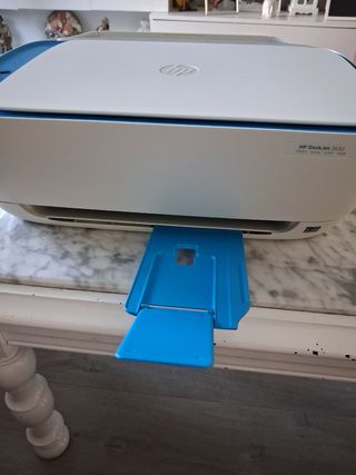 Impresora HP Blanca y Azul