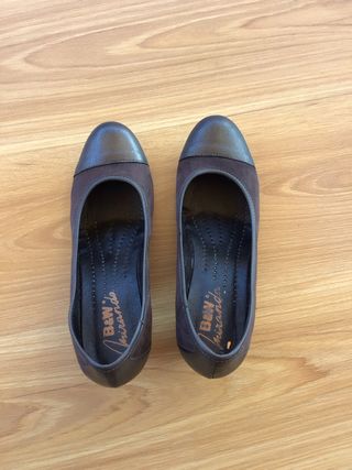 Zapatos de vestir B&W Miranda marrones, de piel