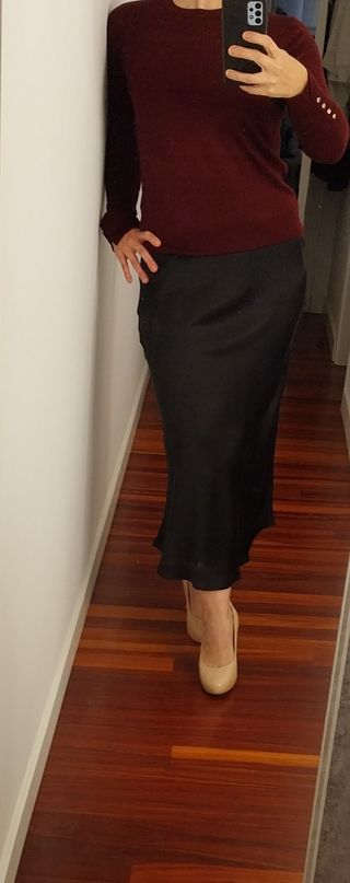 Falda larga H&M M efecto satén negra