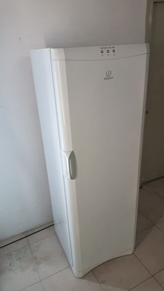 Congelador Indesit garantía 