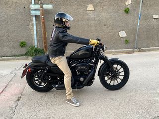 Harley-Davidson Sportster 883. 
