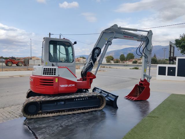 Excavadora Takeuchi TB 80 FR