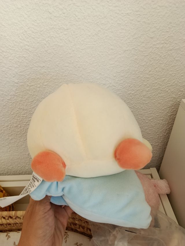 Peluche pollito Miniso con gorrito
