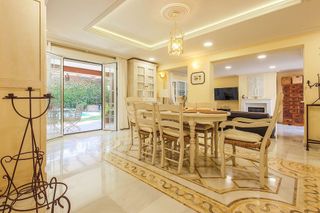 Chalet en alquiler en Nueva Andalucía centro en Marbella