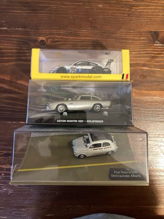 Lotto 3 modellini auto: Aston Martin, Fiat Porsche