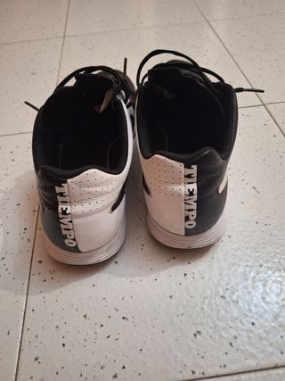 Zapatillas Fútbol Sala Nike Negras y Blancas