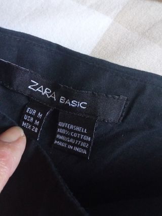 Falda Zara bordada negra
