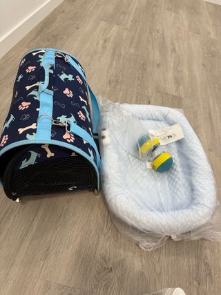 Trasportino e cuccia per cani + accessori