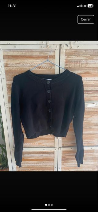 Chaqueta Zara crop negra con etiqueta
