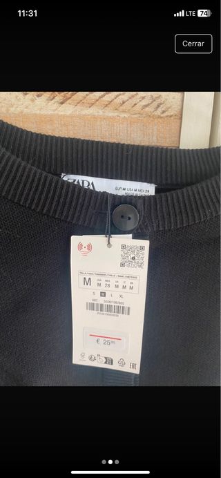 Chaqueta Zara crop negra con etiqueta
