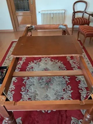 Mesa Comedor Extensible Madera con 6 sillas.