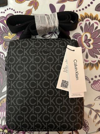 Bolsito Calvin Klein Monogram Negro