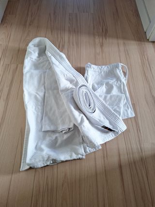 Kimono blanco para artes marciales