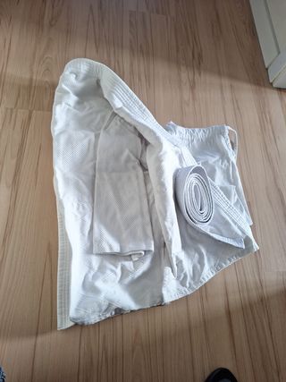 Kimono blanco para artes marciales