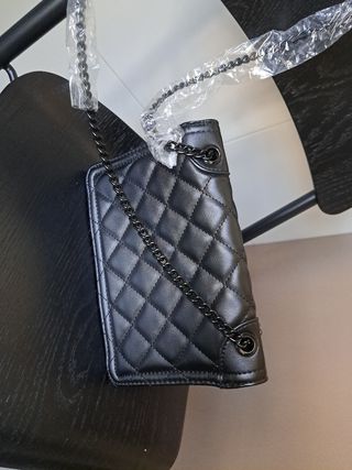 Bolso stradivarius Negro Acolchado Cadena